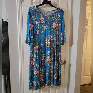 Southern Lady size 1X stretchy dress, great pattern, x-detail at neckline